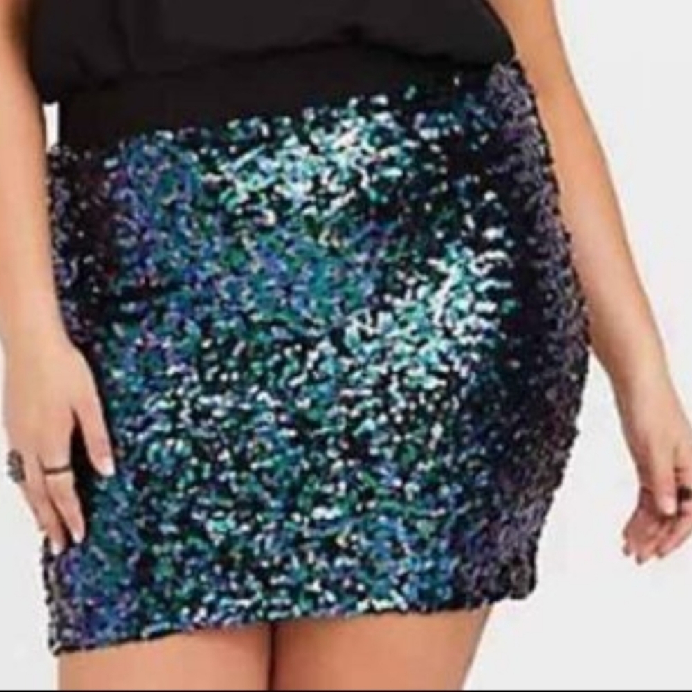 TORRID SEQUIN BLING SKIRT-SIZE 1